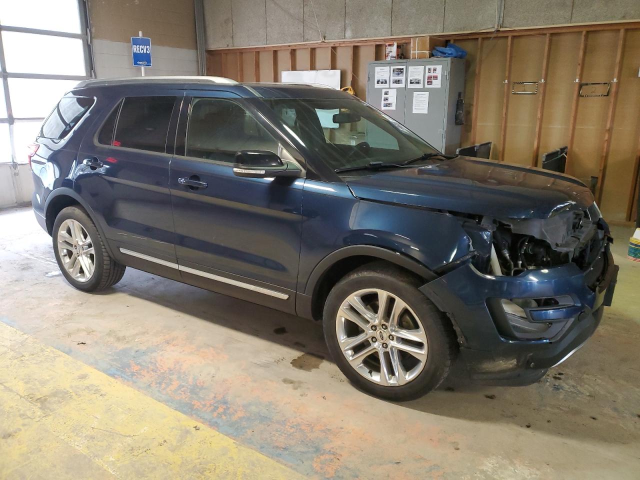 2017 Ford Explorer VIN 1FM5K8D83HGC45677 Copart auction photo, front end / minor dent/scratches damage thumbnail 4