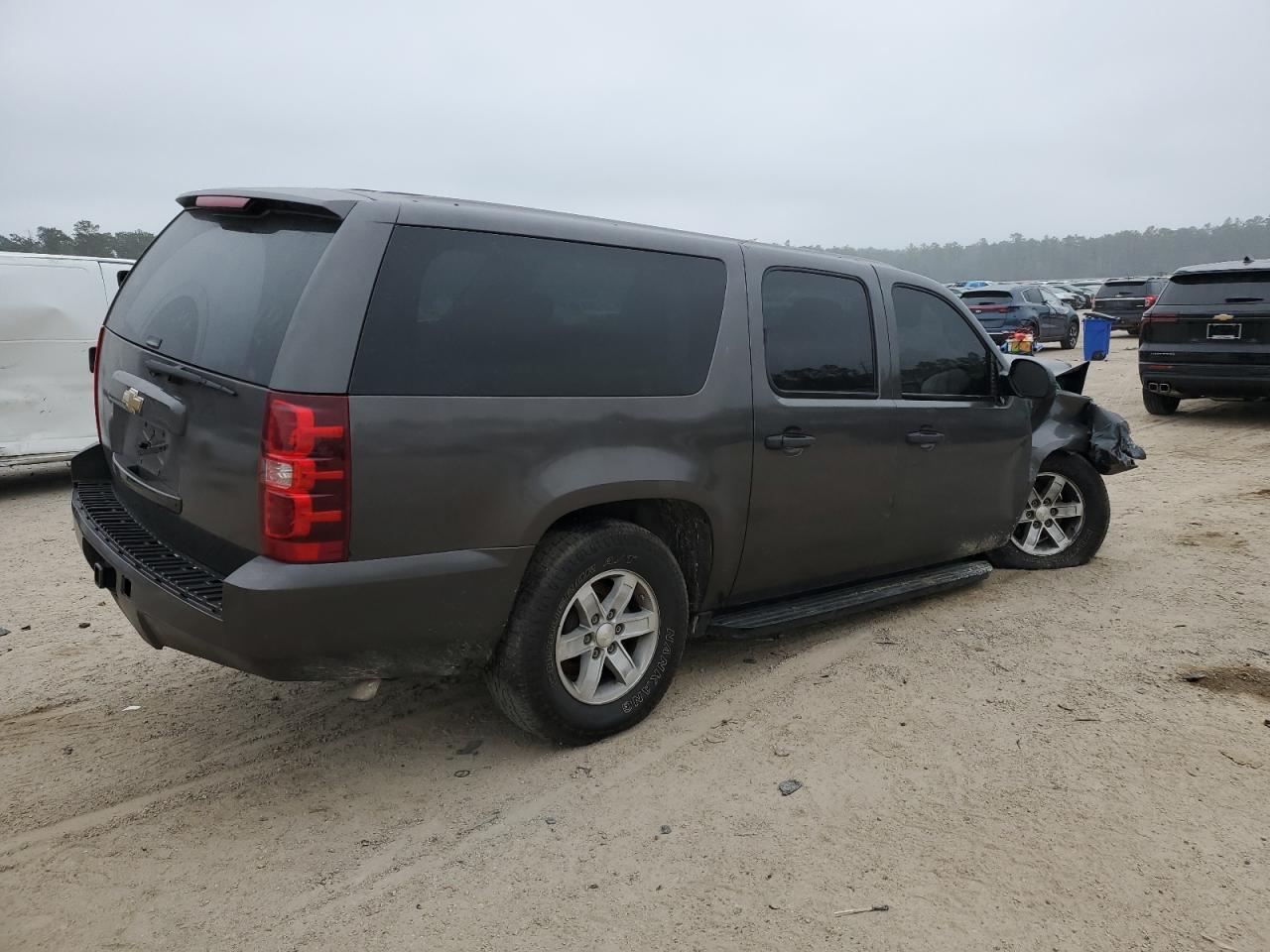 2007 Chevrolet Suburban VIN 1GNFC16087J233778 Copart auction photo, front end damage thumbnail 3