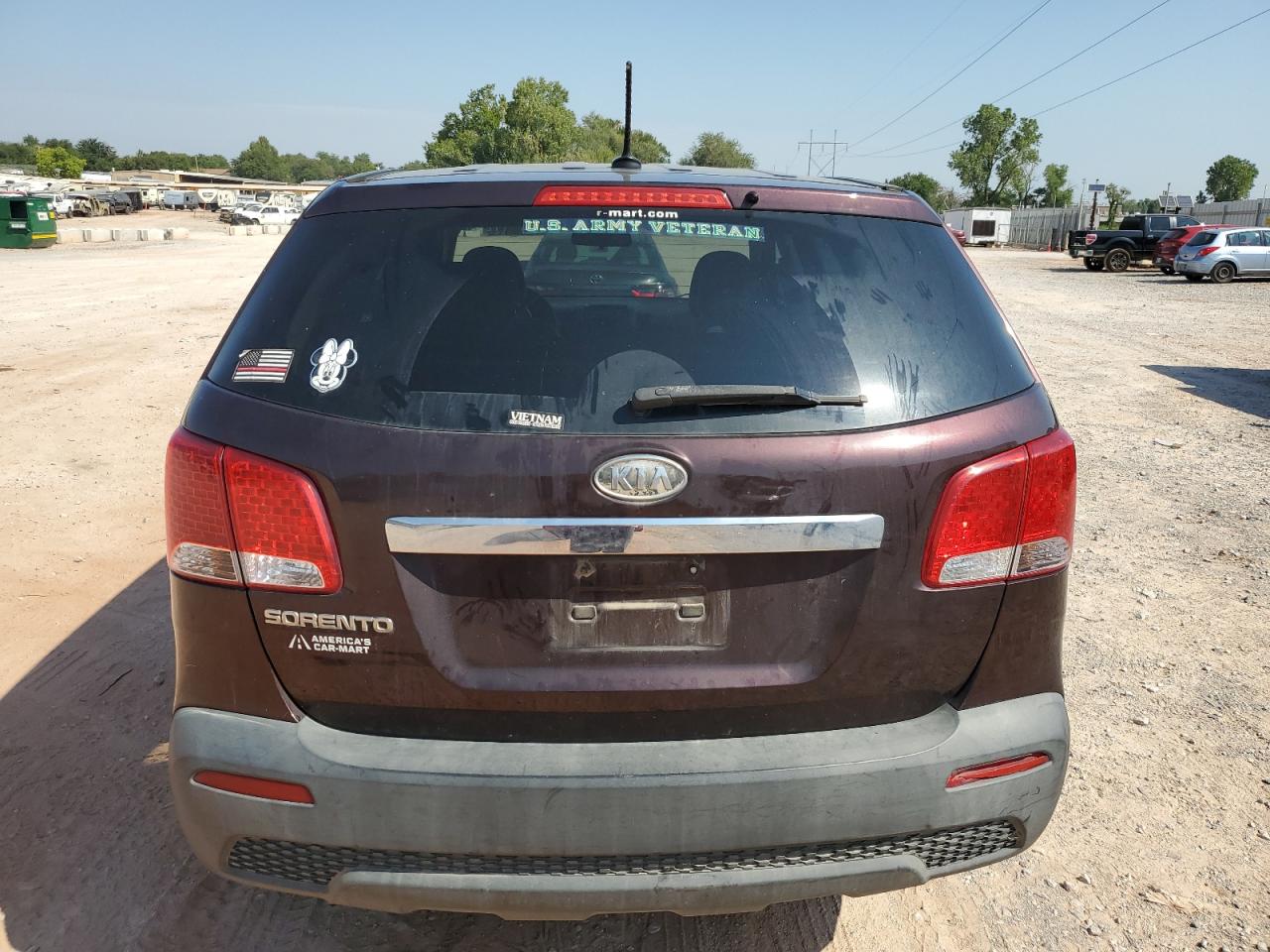 2011 KIA Sorento VIN 5XYKT3A10BG083869 Copart auction photo, side / minor dent/scratches damage thumbnail 6