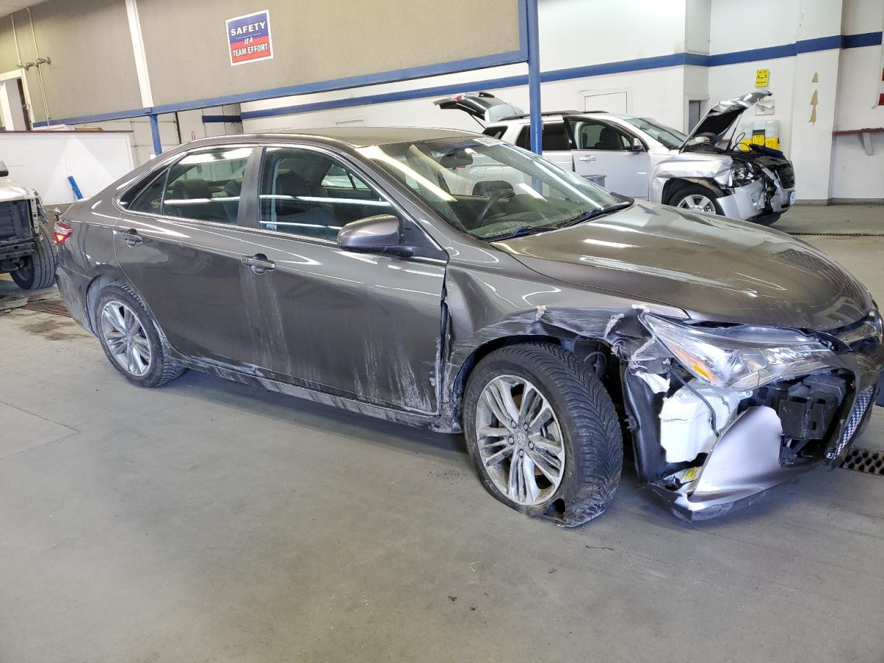2016 Toyota Camry VIN 4T1BF1FK6GU266885 Copart auction photo, front end / side damage thumbnail 4