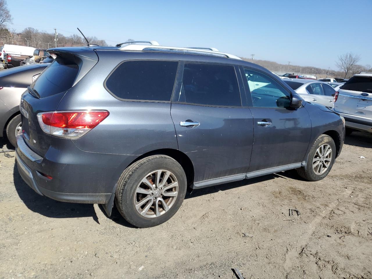 2013 Nissan Pathfinder VIN 5N1AR2MN2DC689034 Copart auction photo, normal wear damage thumbnail 3