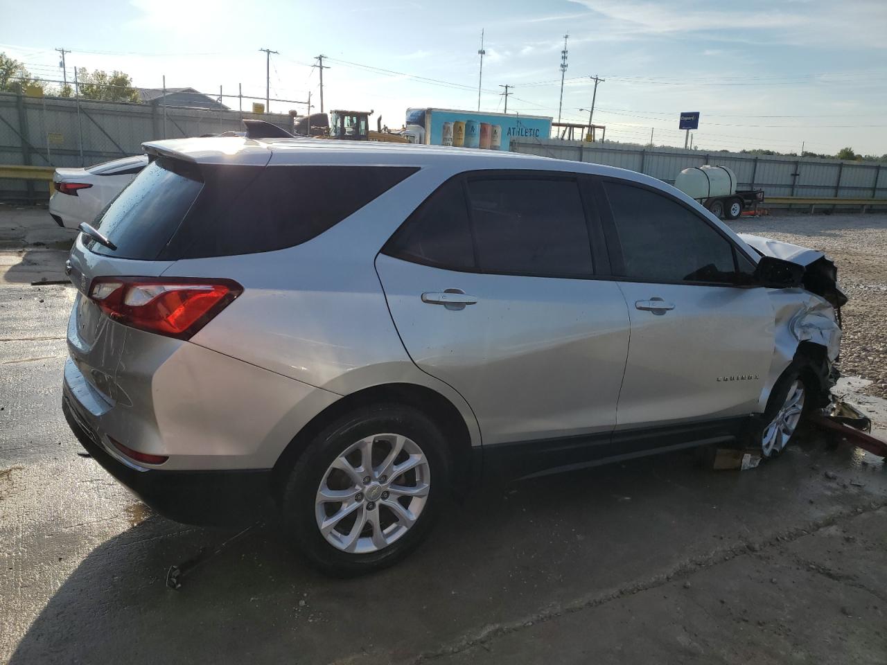 2018 Chevrolet Equinox VIN 3GNAXHEV5JS571262 Copart auction photo, front end damage thumbnail 3