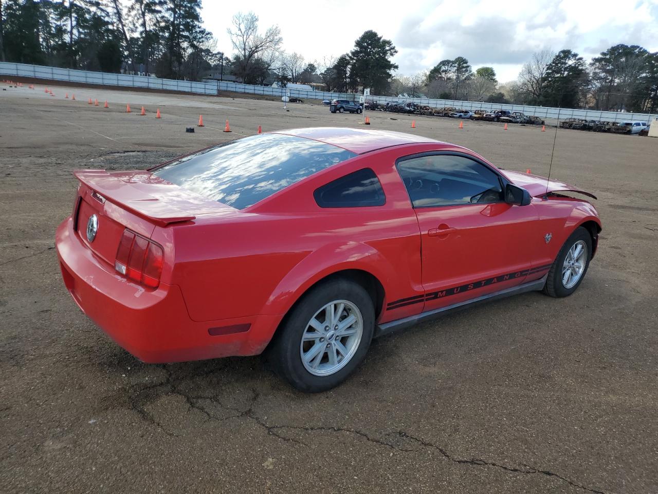 2009 Ford Mustang VIN 1ZVHT80N995100468 Copart auction photo, front end / minor dent/scratches damage thumbnail 3