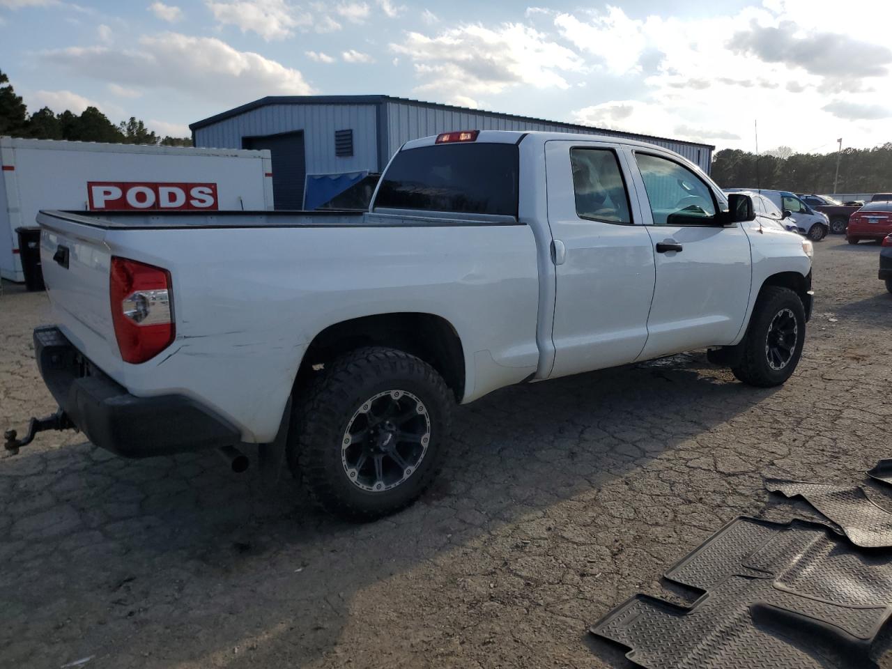2015 Toyota Tundra VIN 5TFUW5F19FX483081 Copart auction photo, front end / minor dent/scratches damage thumbnail 3