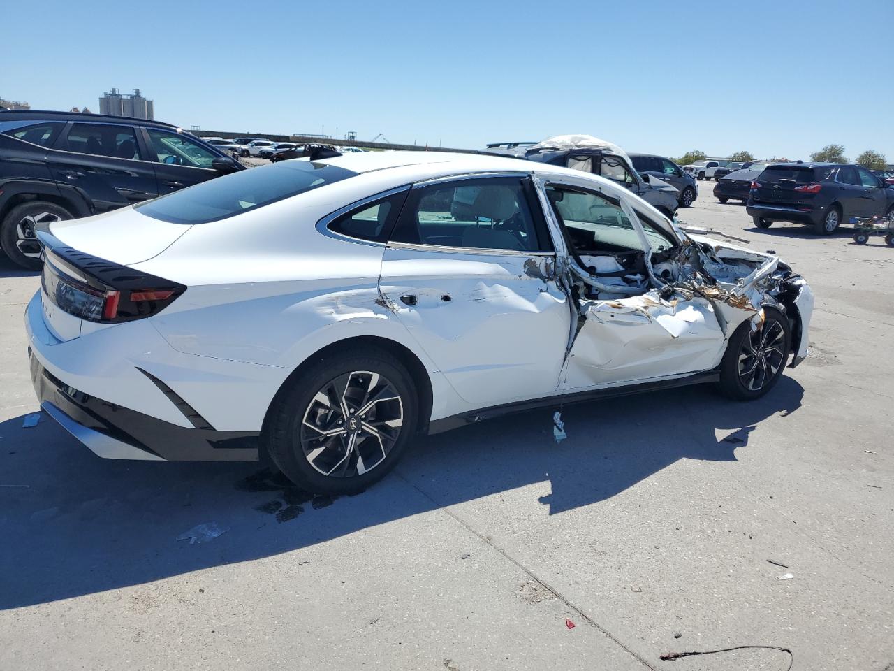 2024 Hyundai Sonata VIN KMHL64JA4RA412063 Copart auction photo, front end / side damage thumbnail 3