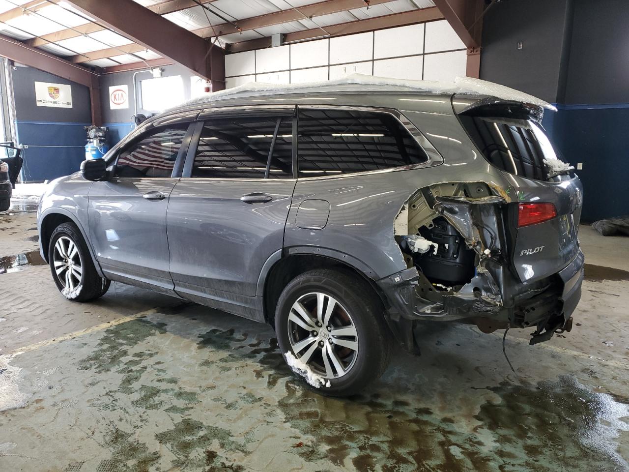 2016 Honda Pilot VIN 5FNYF6H52GB015874 Copart auction photo, rear end / minor dent/scratches damage thumbnail 2
