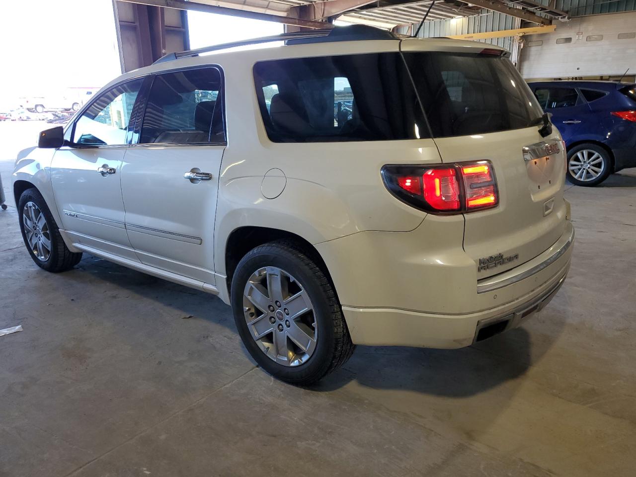 2014 GMC Acadia VIN 1GKKVTKD7EJ303133 Copart auction photo, front end / minor dent/scratches damage thumbnail 2