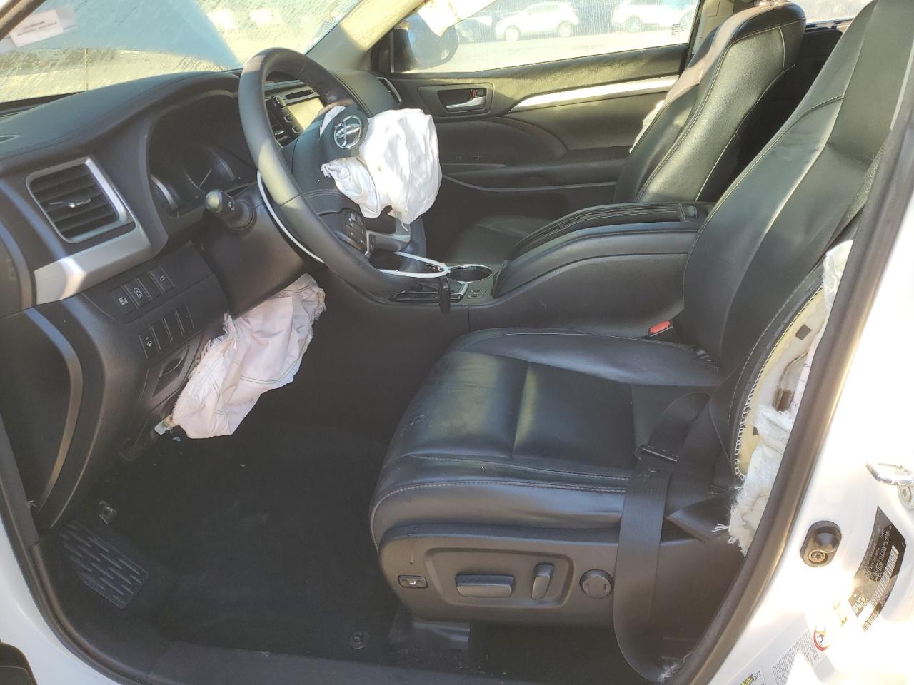 2017 Toyota Highlander VIN 5TDJZRFH8HS413885 Copart auction photo, front end / side damage thumbnail 7