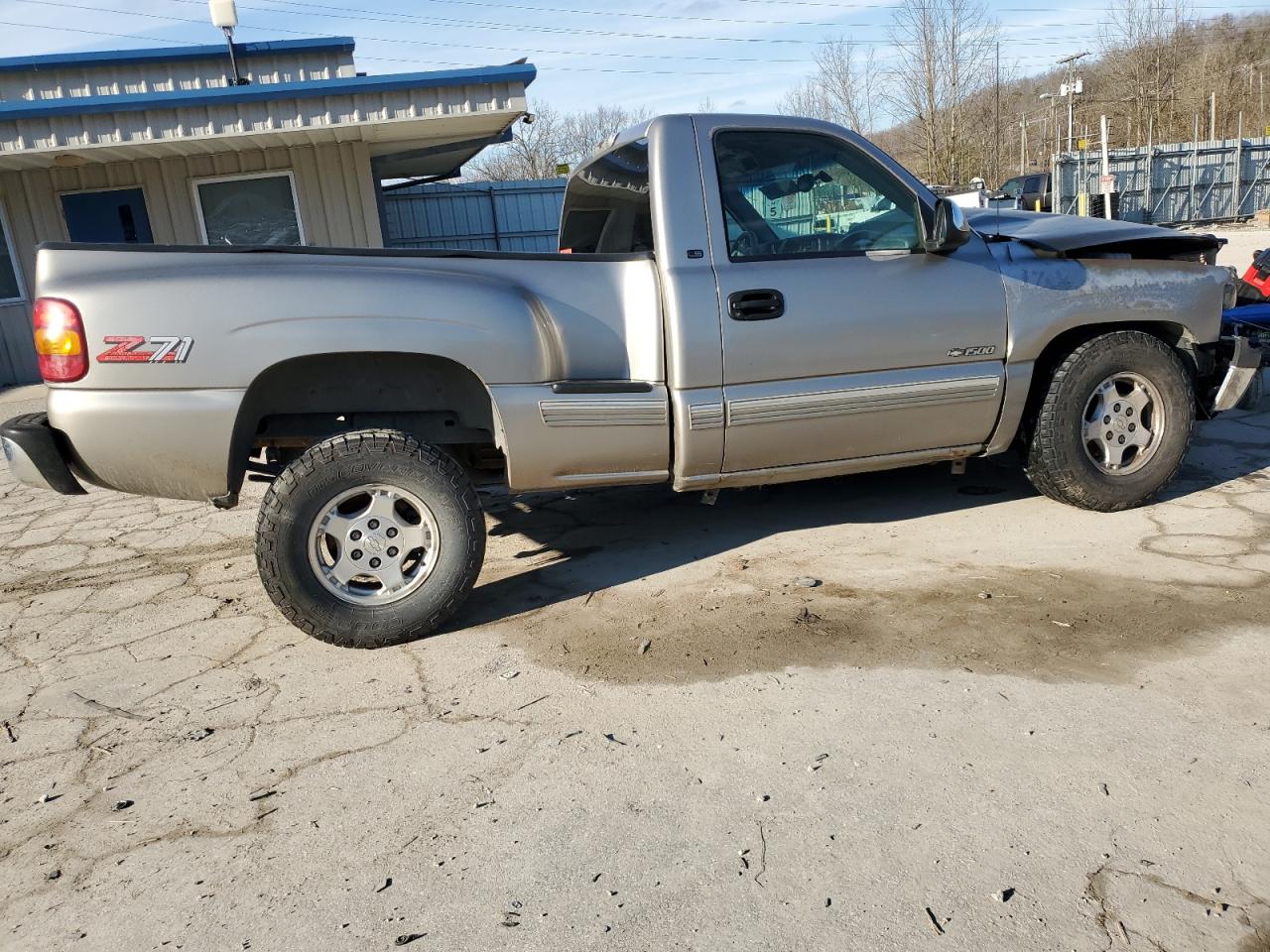 1999 Chevrolet Silverado VIN 1GCEK14T8XZ141172 Copart auction photo, front end / side damage thumbnail 3