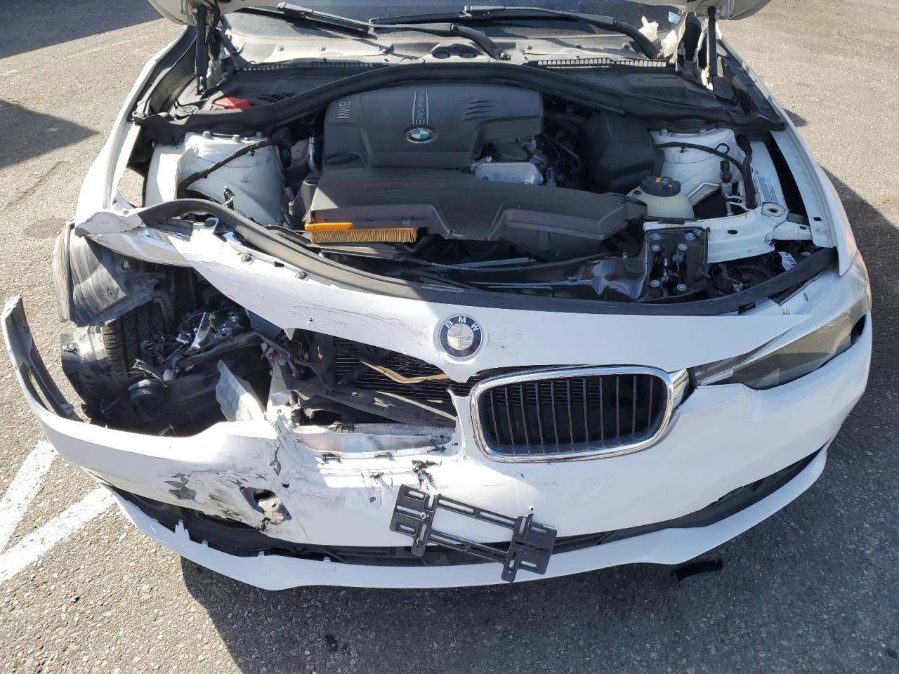 2016 BMW 3er VIN WBA8E1G50GNT35345 Copart auction photo, front end damage thumbnail 11