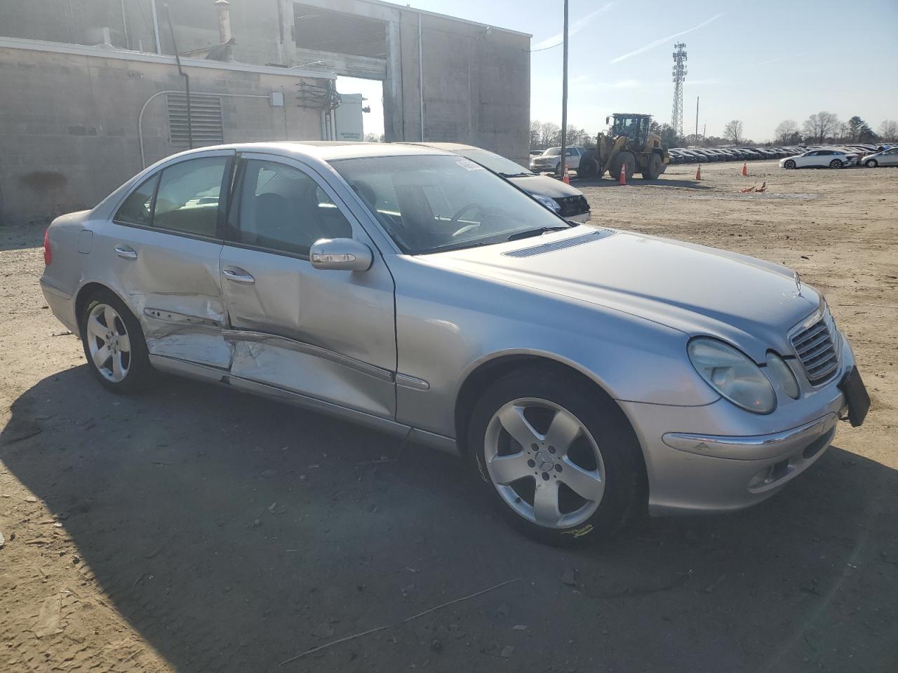 2004 Mercedes-Benz E-klasse VIN WDBUF65J14A440912 Copart auction photo, side / minor dent/scratches damage thumbnail 4