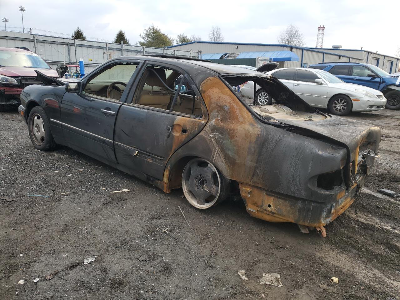 1998 Mercedes-Benz E-klasse VIN WDBJF70F0WA609381 Copart auction photo, burn / front end damage thumbnail 2