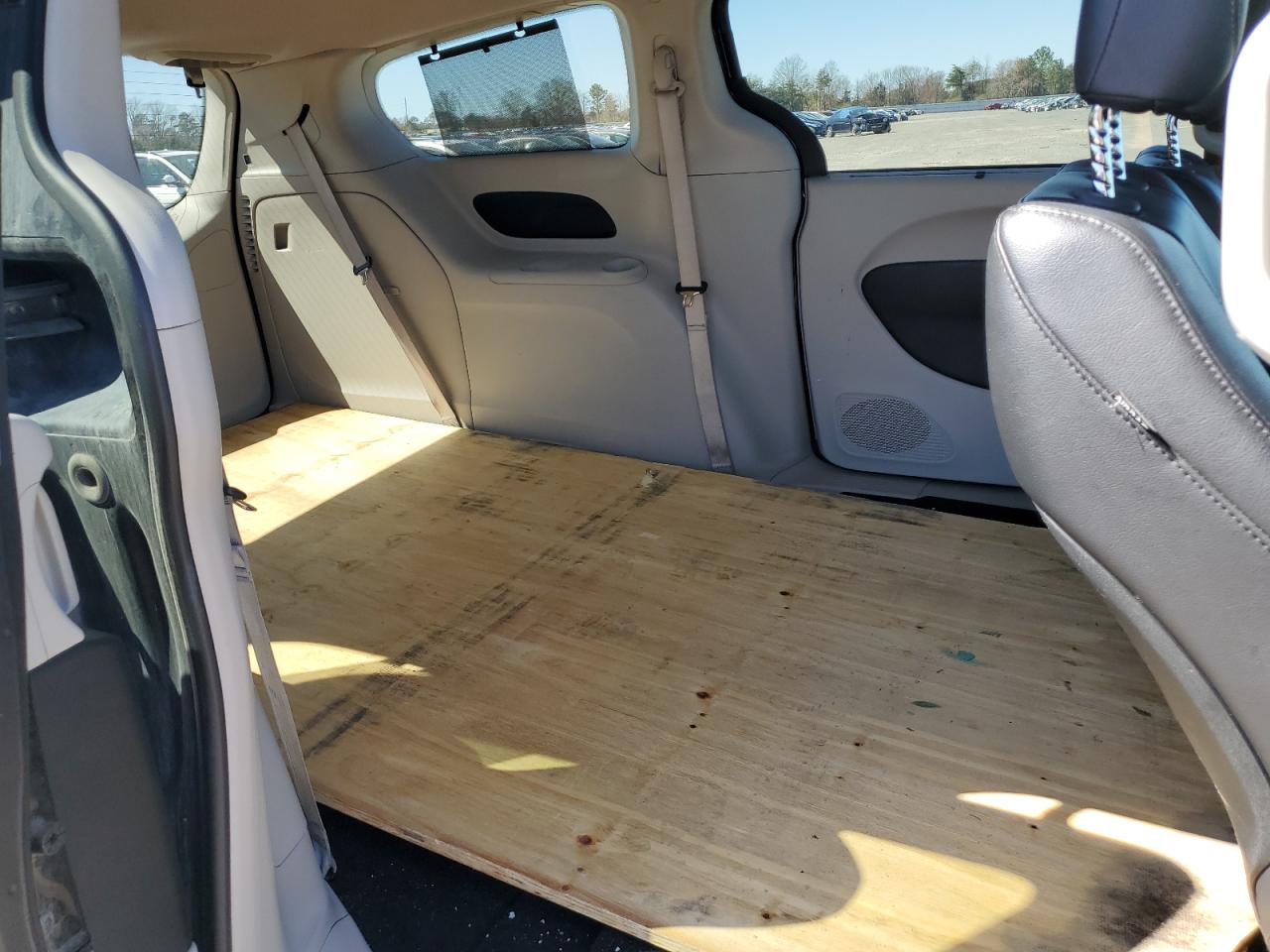 2018 Chrysler Pacifica VIN 2C4RC1BG0JR113632 Copart auction photo, side / front end damage thumbnail 11