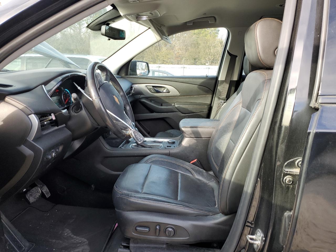 2019 Chevrolet Traverse VIN 1GNERJKX7KJ242574 Copart auction photo, side / front end damage thumbnail 7