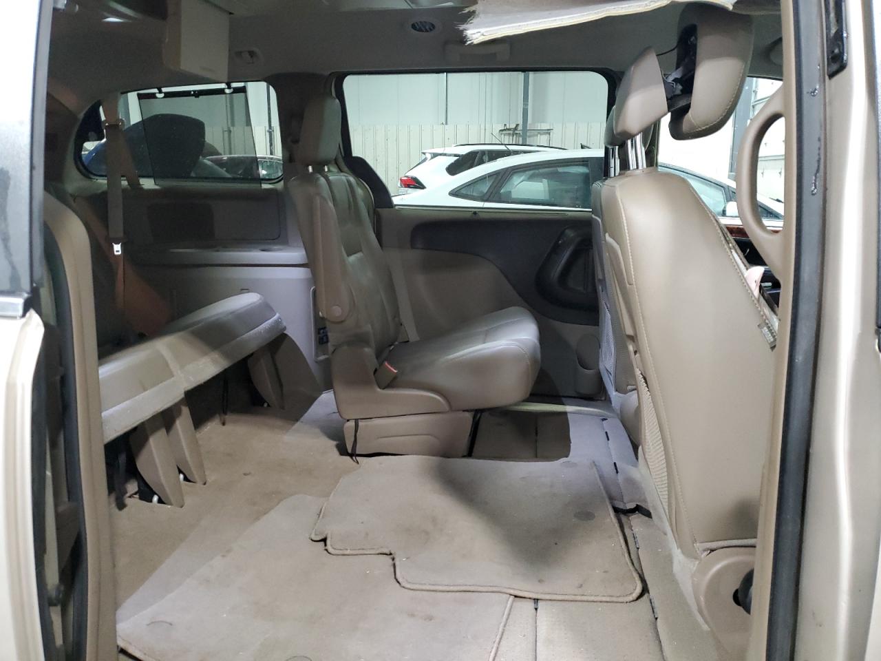 2015 Chrysler Town & Country VIN 2C4RC1BG8FR526552 Copart auction photo, front end / rear end damage thumbnail 12