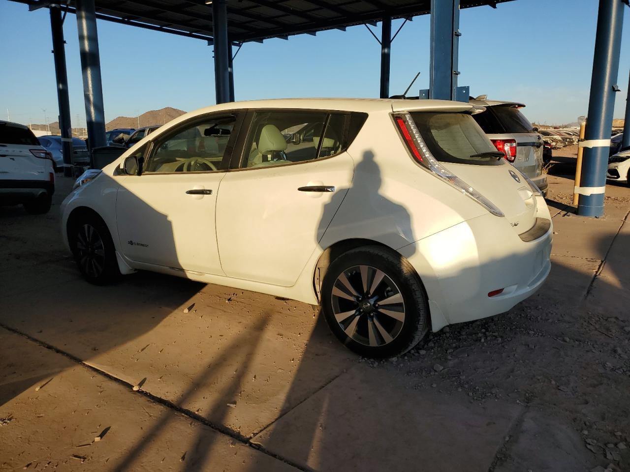 2017 Nissan Leaf VIN 1N4BZ0CPXHC300894 Copart auction photo, minor dent/scratches damage thumbnail 2
