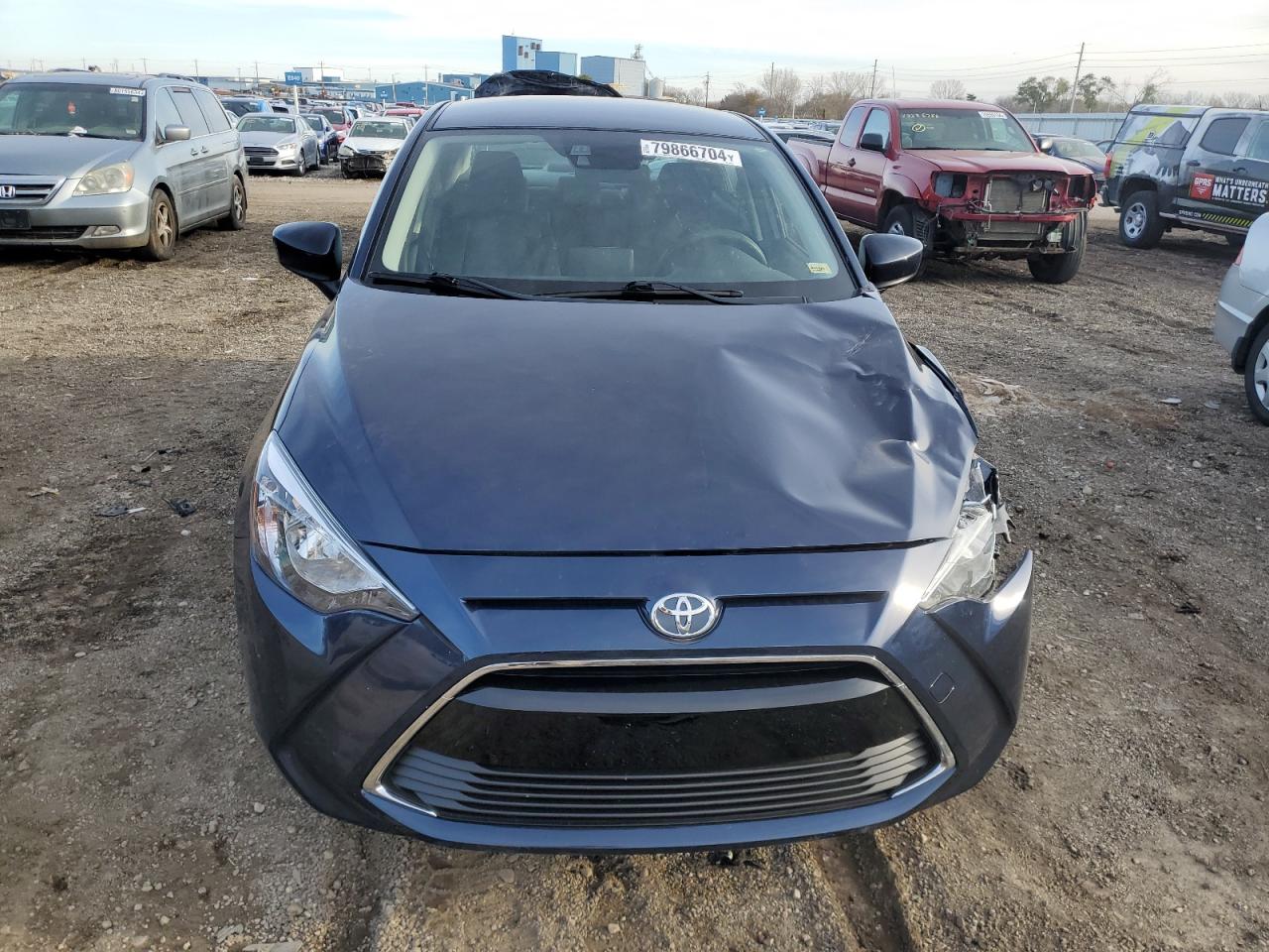 2018 Toyota Yaris VIN 3MYDLBYV5JY313090 Copart auction photo, front end / side damage thumbnail 5
