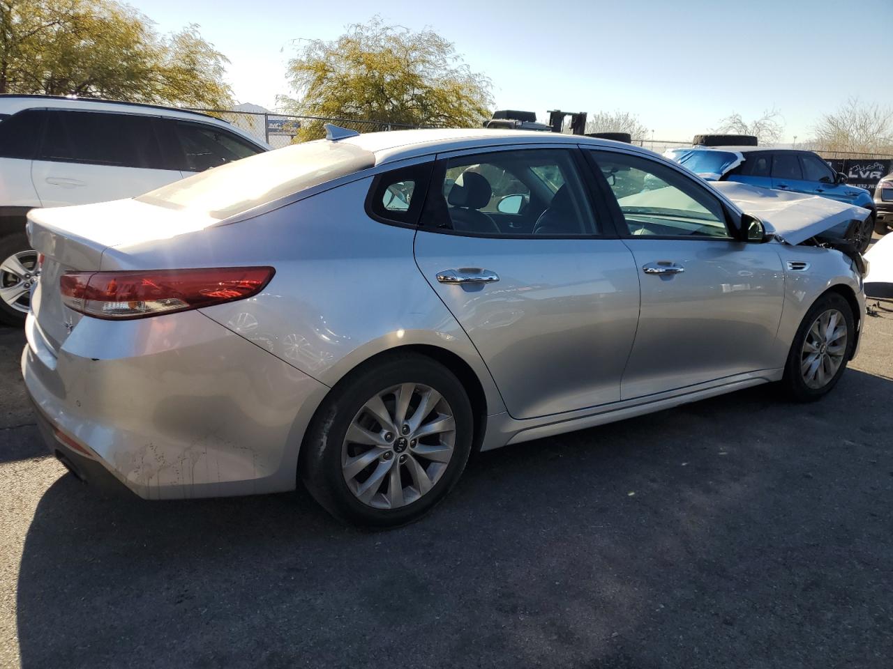 2018 KIA Optima VIN 5XXGU4L32JG238769 Copart auction photo, front end damage thumbnail 3