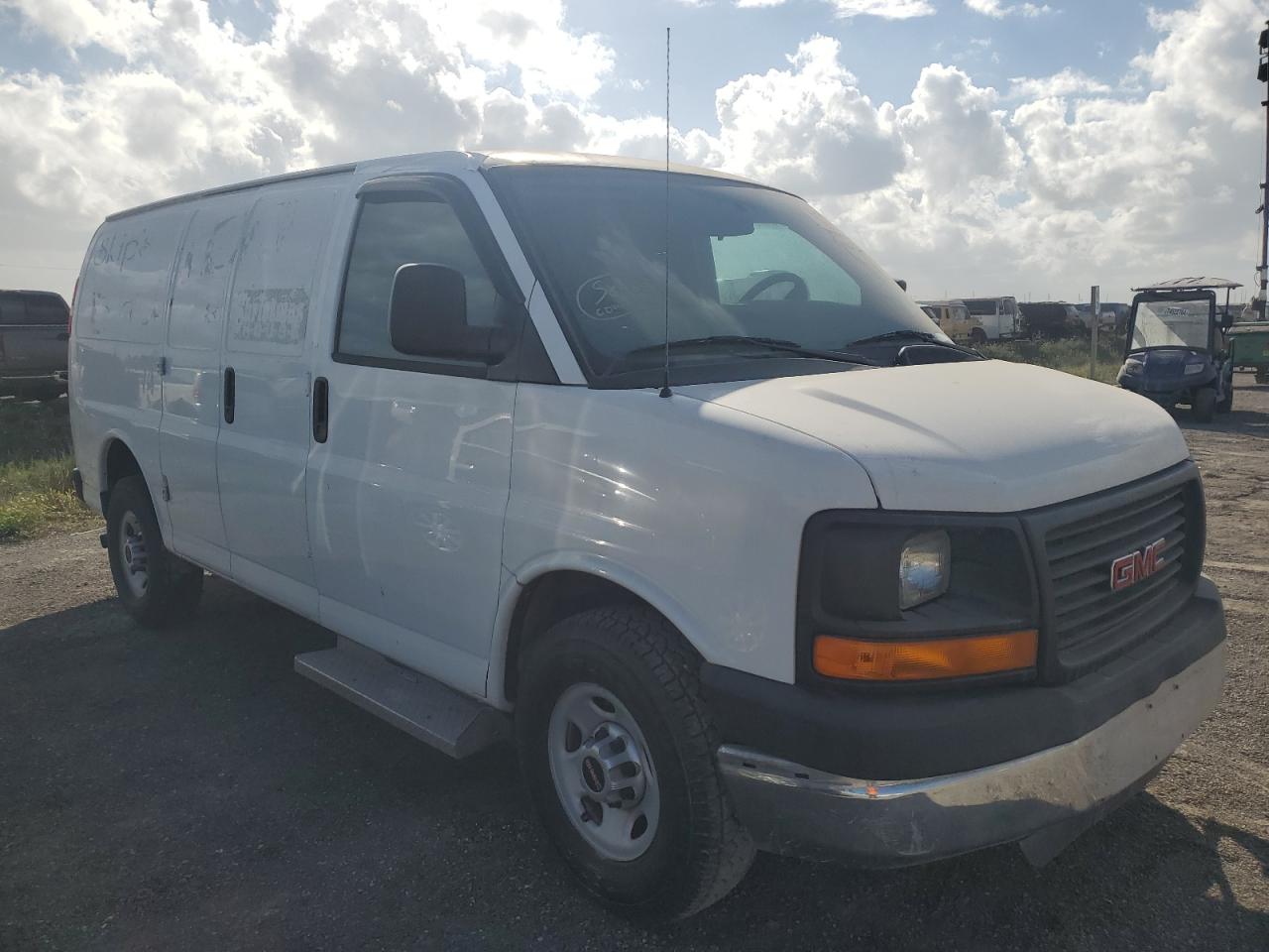 2014 GMC Savana VIN 1GTW7FCAXE1172325 Copart auction photo, water/flood damage thumbnail 4