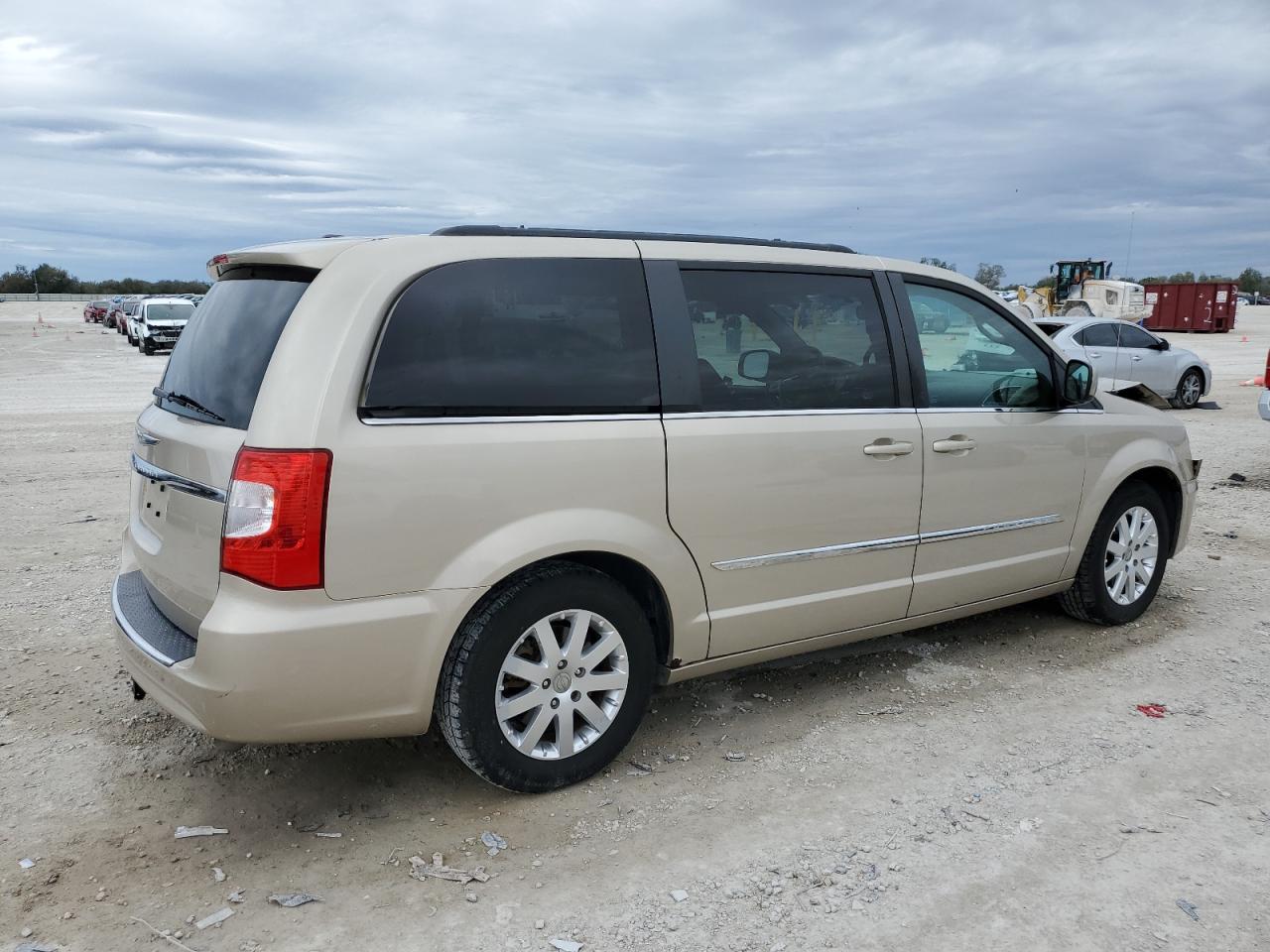 2013 Chrysler Town & Country VIN 2C4RC1BGXDR518028 Copart auction photo, front end damage thumbnail 3