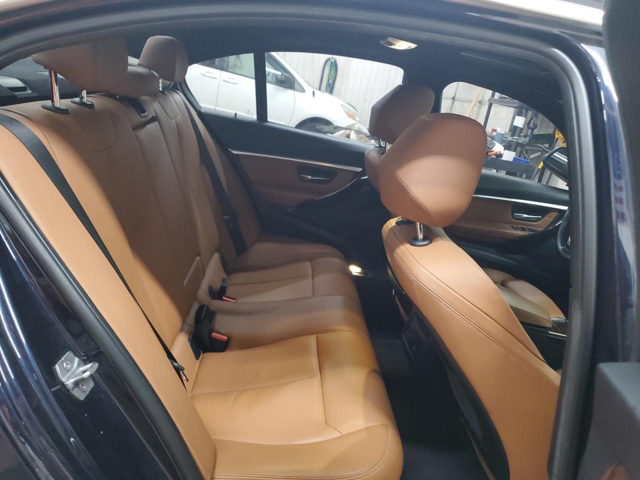 2017 BMW 3er VIN WBA8D9G54HNU60657 Copart auction photo, front end damage thumbnail 10