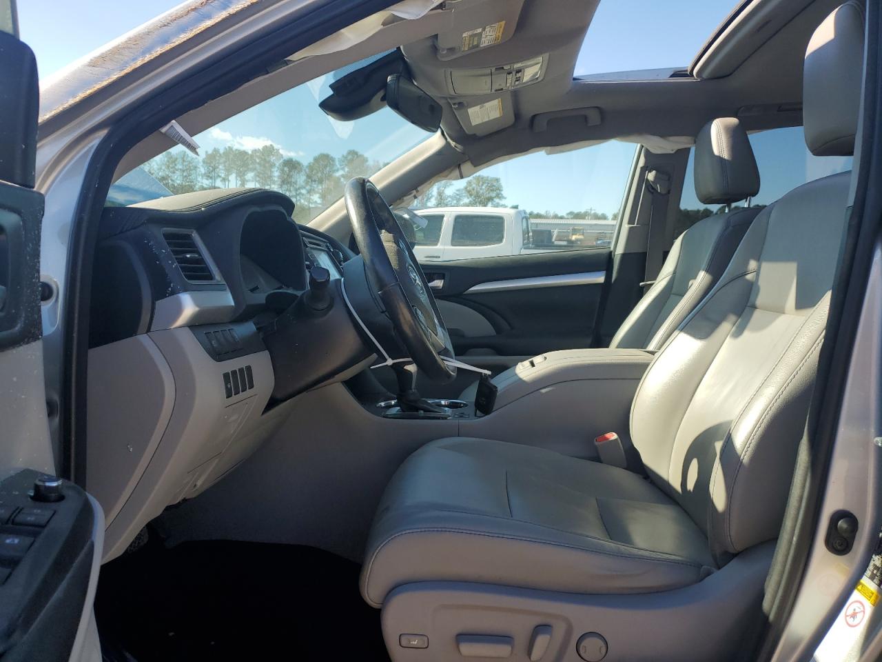 2018 Toyota Highlander VIN 5TDJGRFH9JS045034 Copart auction photo, side damage thumbnail 7