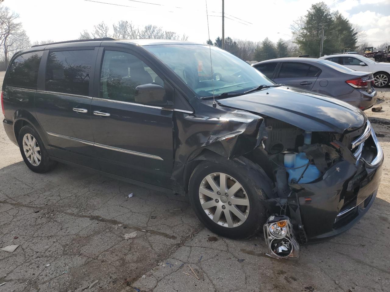 2016 Chrysler Town & Country VIN 2C4RC1BG1GR260647 Copart auction photo, front end damage thumbnail 4