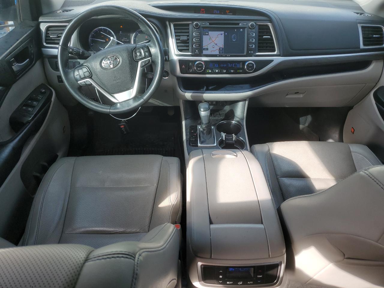 2018 Toyota Highlander VIN 5TDYZRFH0JS258348 Copart auction photo, front end / rear end damage thumbnail 8