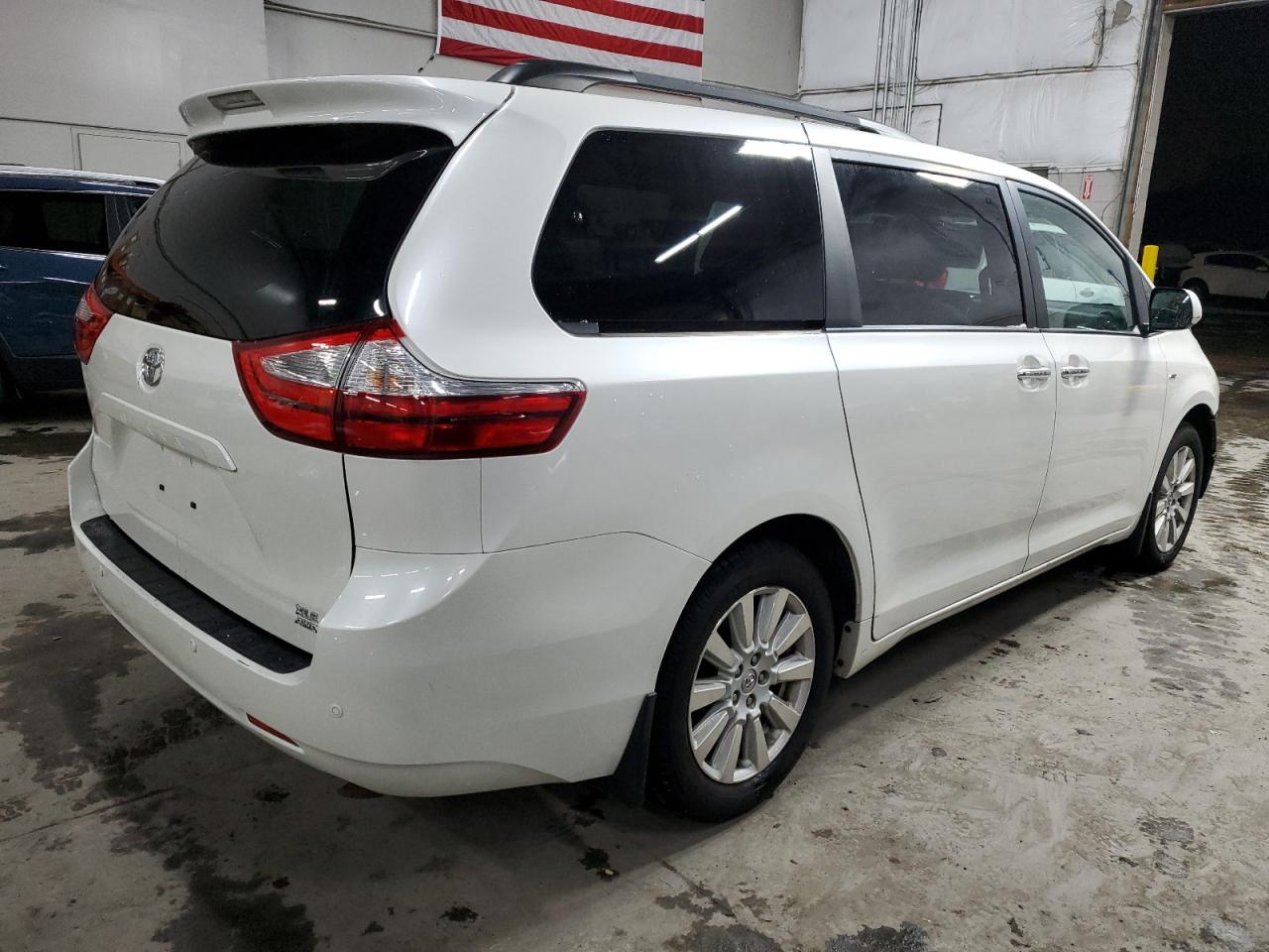 2017 Toyota Sienna VIN 5TDDZ3DC3HS167720 Copart auction photo, front end damage thumbnail 3