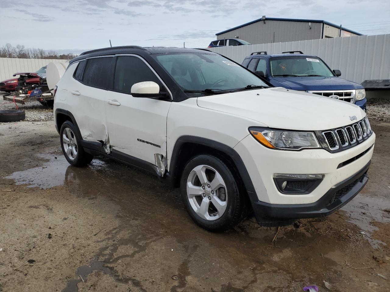 2018 Jeep Compass VIN 3C4NJCBB4JT241003 Copart auction photo, side / vandalism damage thumbnail 4
