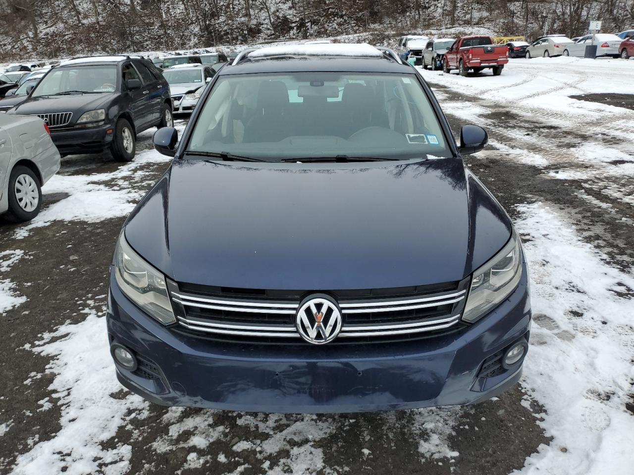 2016 Volkswagen Tiguan VIN WVGBV7AX6GW545167 Copart auction photo, all over damage thumbnail 5