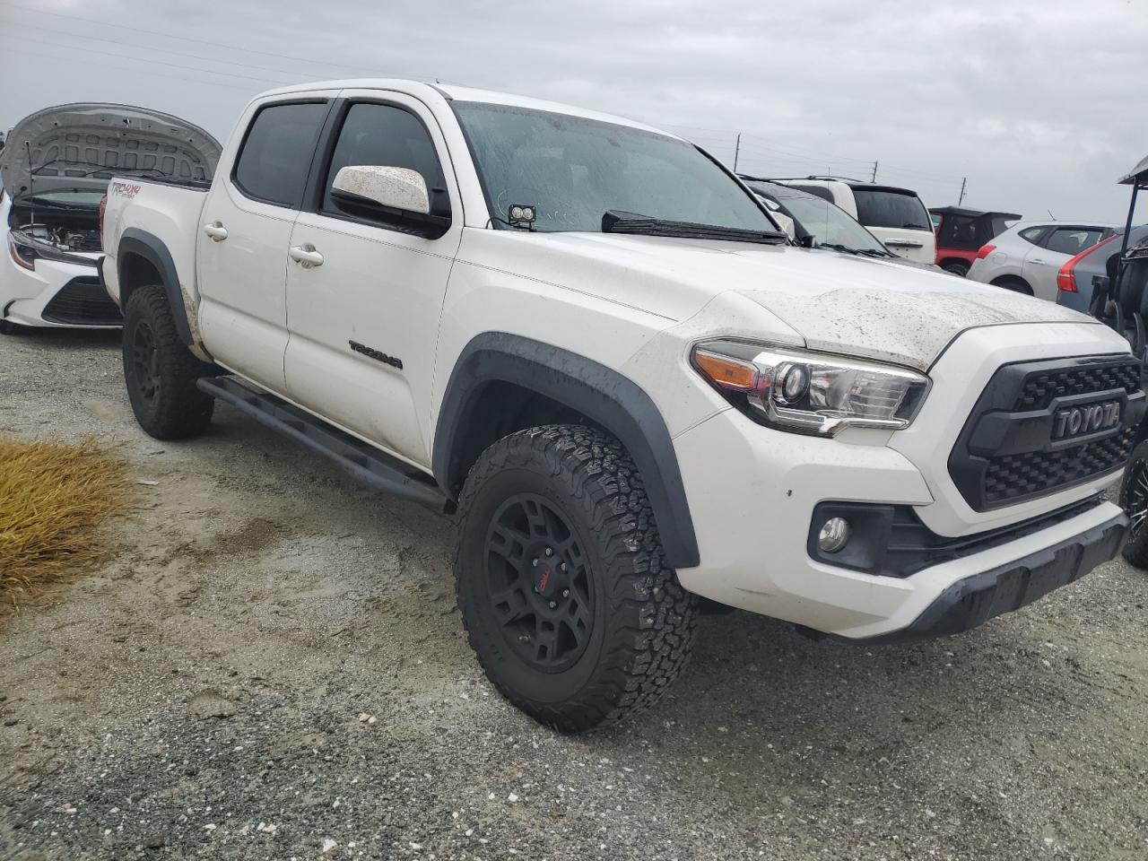 2017 Toyota Tacoma VIN 5TFCZ5AN3HX076065 Copart auction photo, water/flood damage thumbnail 4