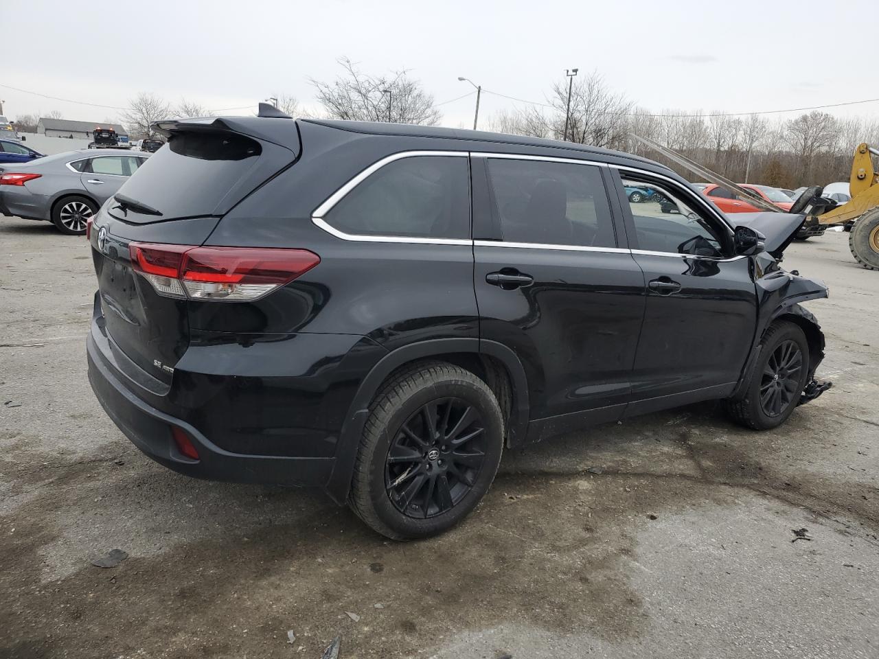 2019 Toyota Highlander VIN 5TDJZRFH7KS614748 Copart auction photo, front end / side damage thumbnail 3