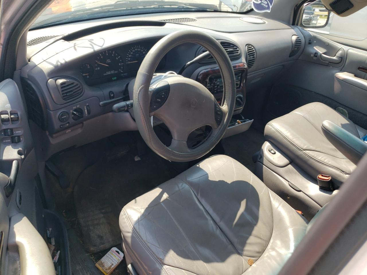 2000 Chrysler Town & Country VIN 1C4GP54L2YB534385 Copart auction photo, rear end / front end damage thumbnail 8