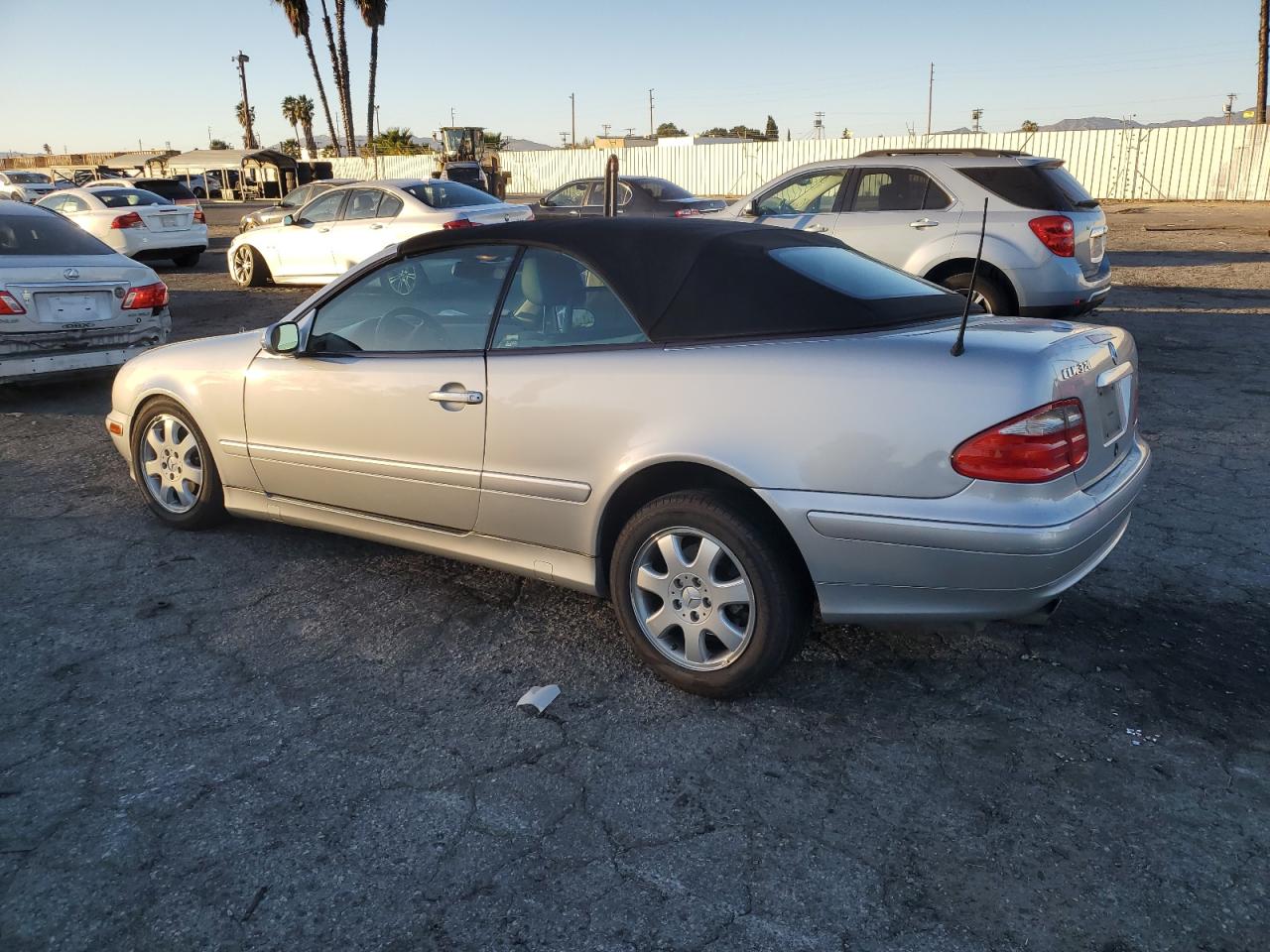 2000 Mercedes-Benz CLK-klasse VIN WDBLK65G3YT045426 Copart auction photo, front end / minor dent/scratches damage thumbnail 2