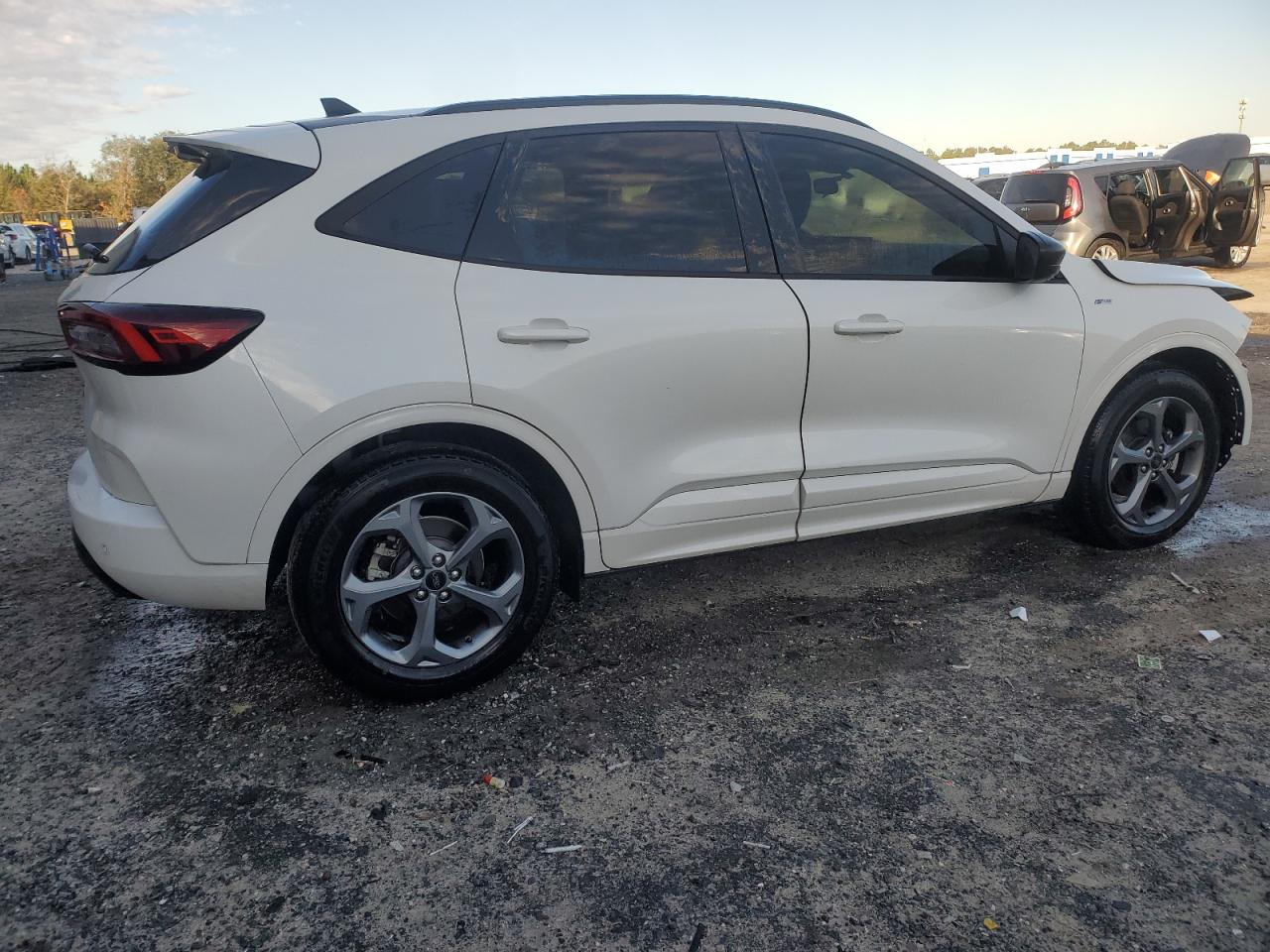 2023 Ford Escape VIN 1FMCU0MN2PUA24046 Copart auction photo, front end / minor dent/scratches damage thumbnail 3