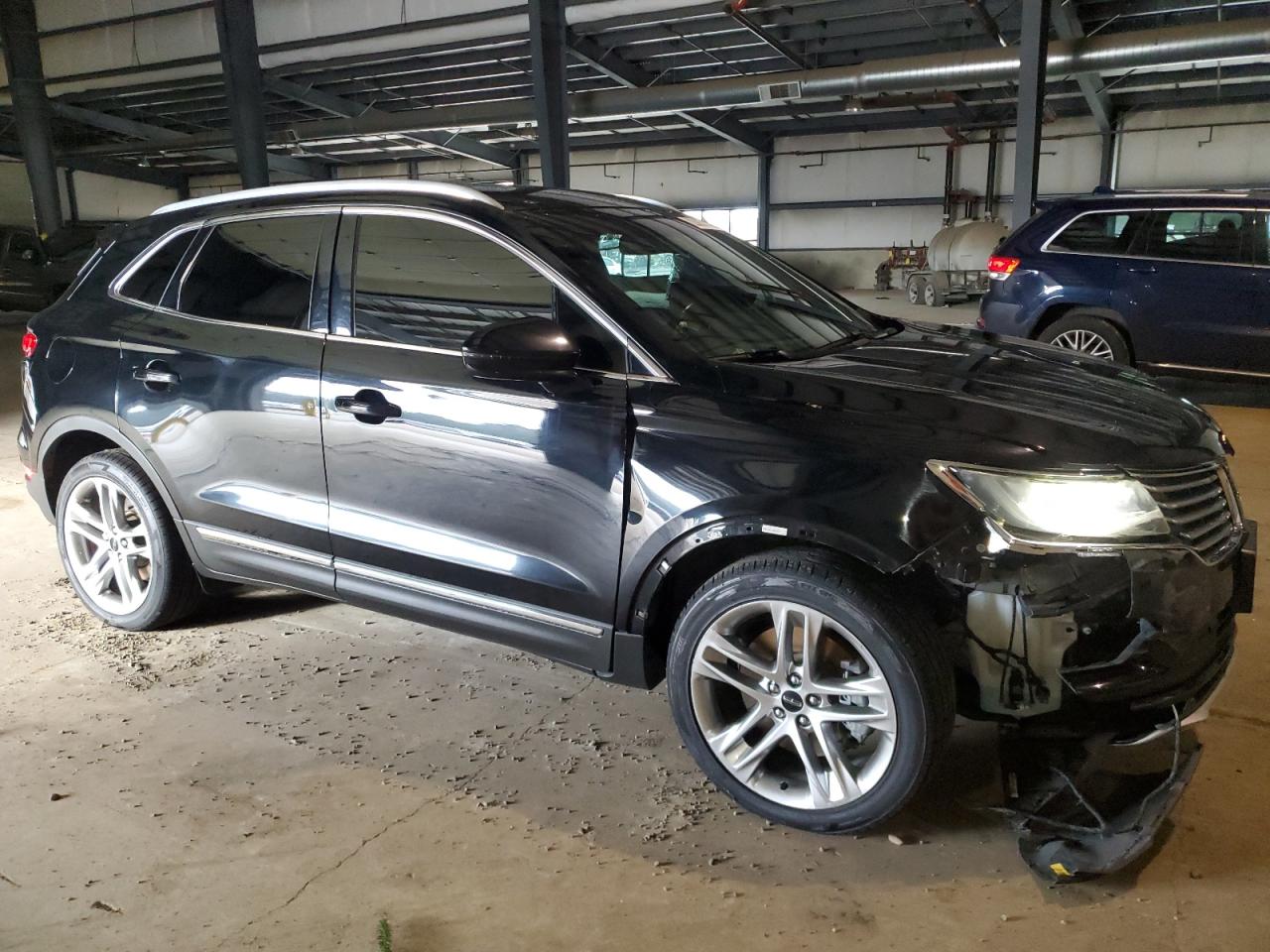 2017 Lincoln MKC VIN 5LMCJ3D91HUL00339 Copart auction photo, front end / side damage thumbnail 4