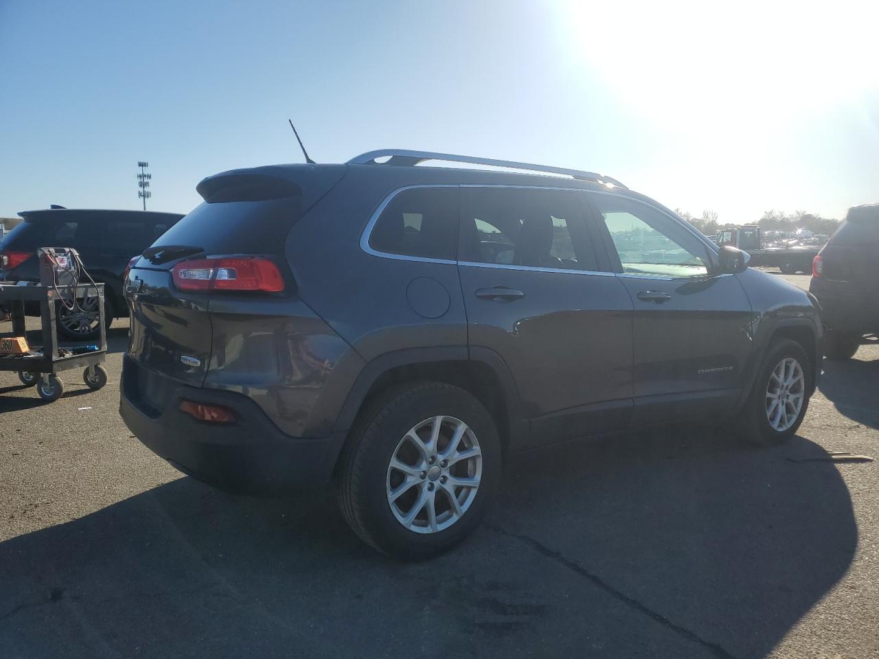 2015 Jeep Grand Cherokee VIN 1C4PJMCB3FW642184 Copart auction photo, front end / minor dent/scratches damage thumbnail 3
