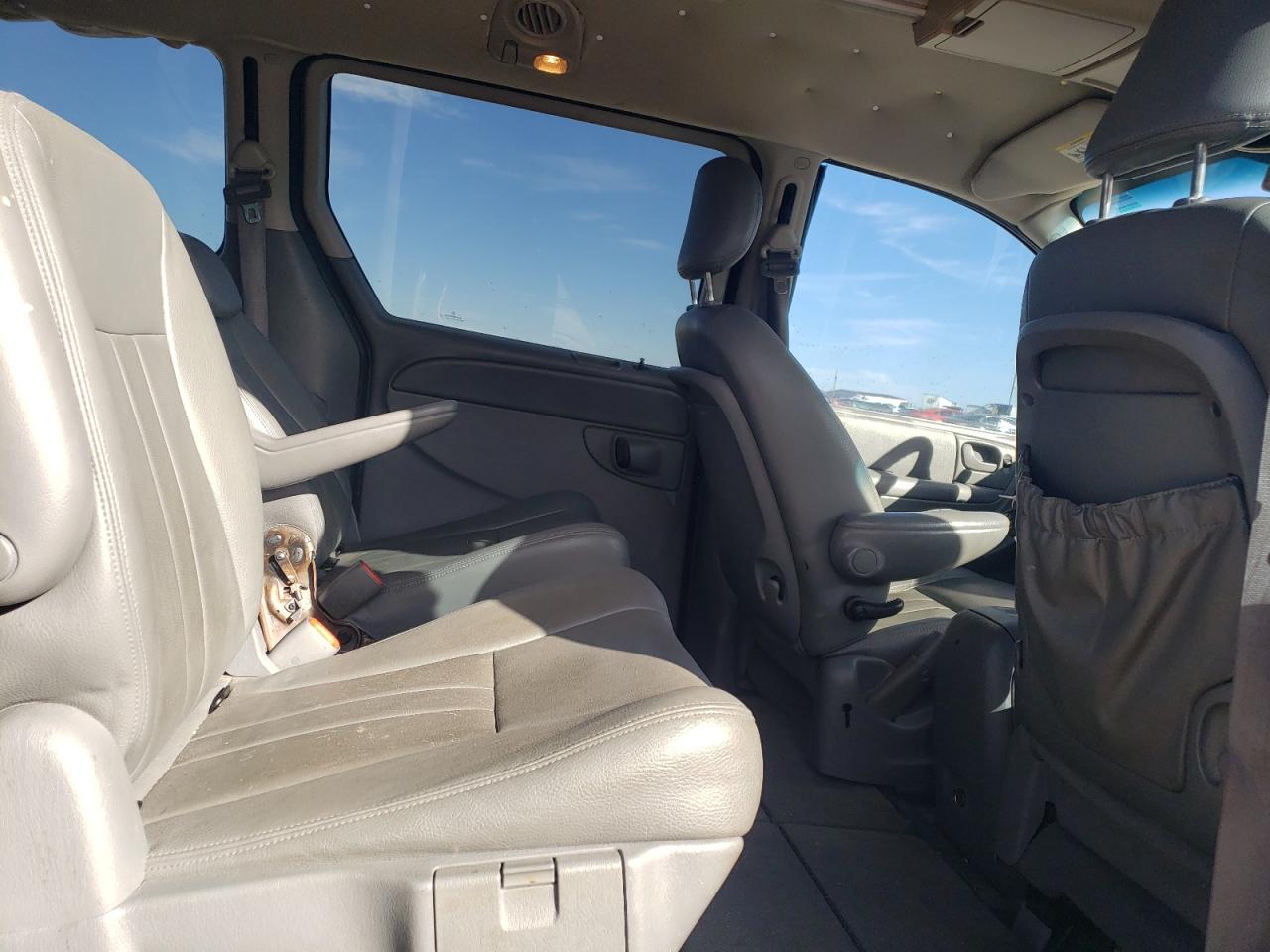 2007 Chrysler Town & Country VIN 2A8GP54L07R259446 Copart auction photo, rear end damage thumbnail 11