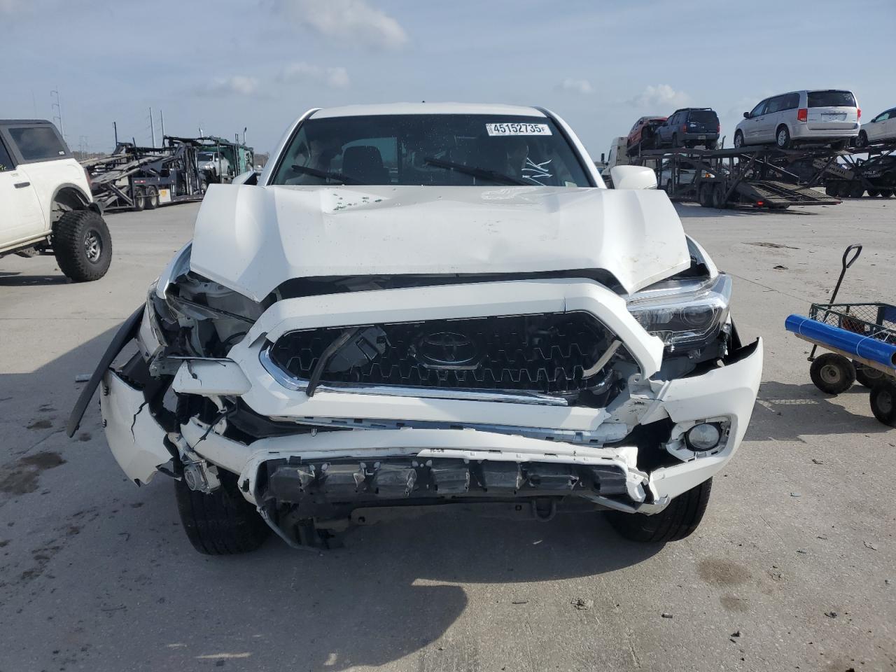 2018 Toyota Tacoma VIN 5TFSZ5AN2JX147841 Copart auction photo, front end damage thumbnail 5
