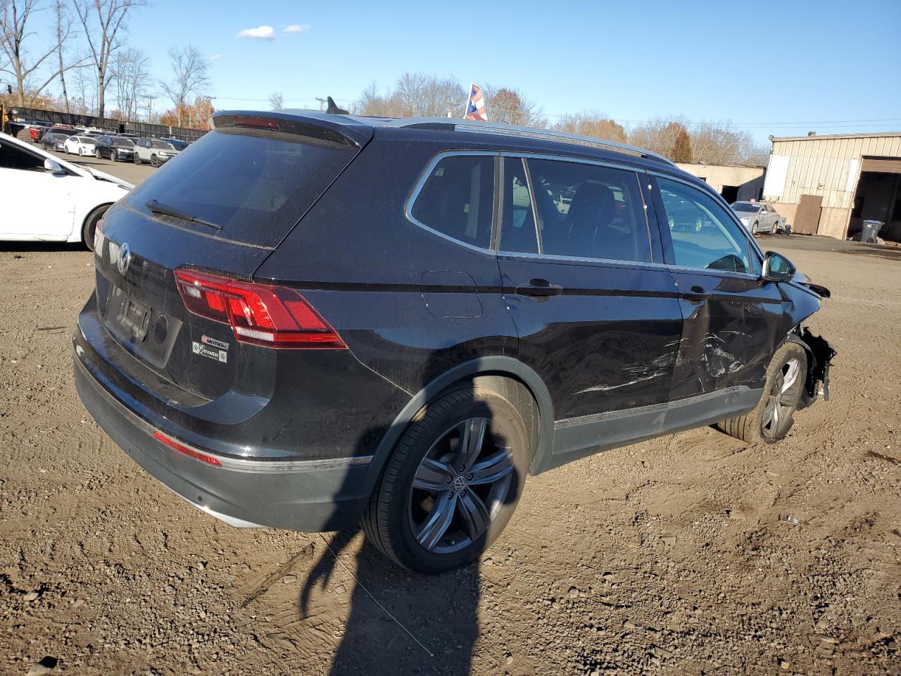 2020 Volkswagen Tiguan VIN 3VV2B7AX7LM007537 Copart auction photo, side / front end damage thumbnail 3