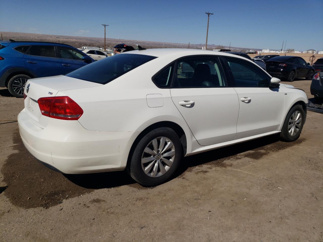 2015 Volkswagen Passat VIN 1VWAT7A3XFC043925 Copart auction photo, front end damage thumbnail 3