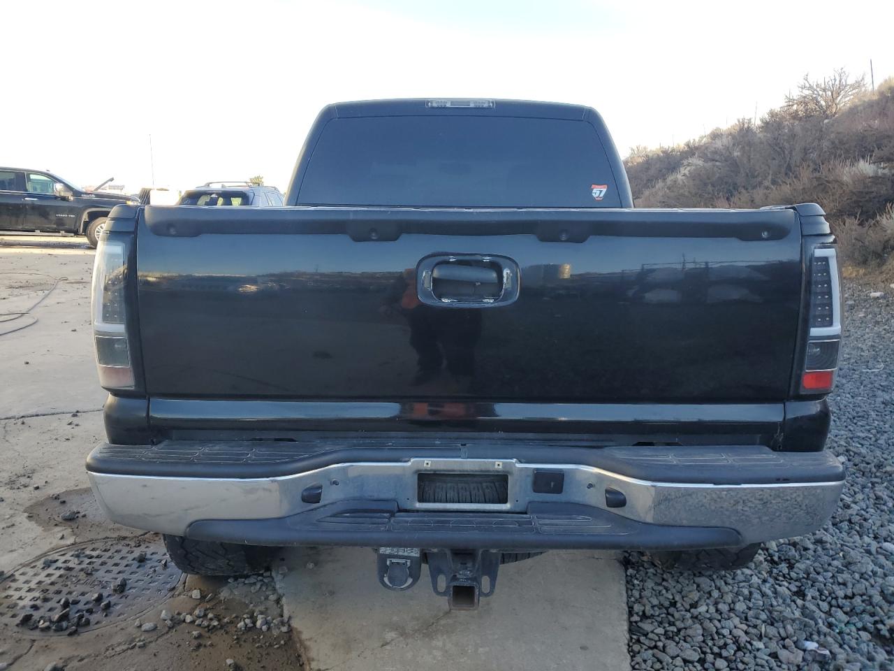 2006 Chevrolet Silverado VIN 2GCEK13NX61331422 Copart auction photo, front end damage thumbnail 6