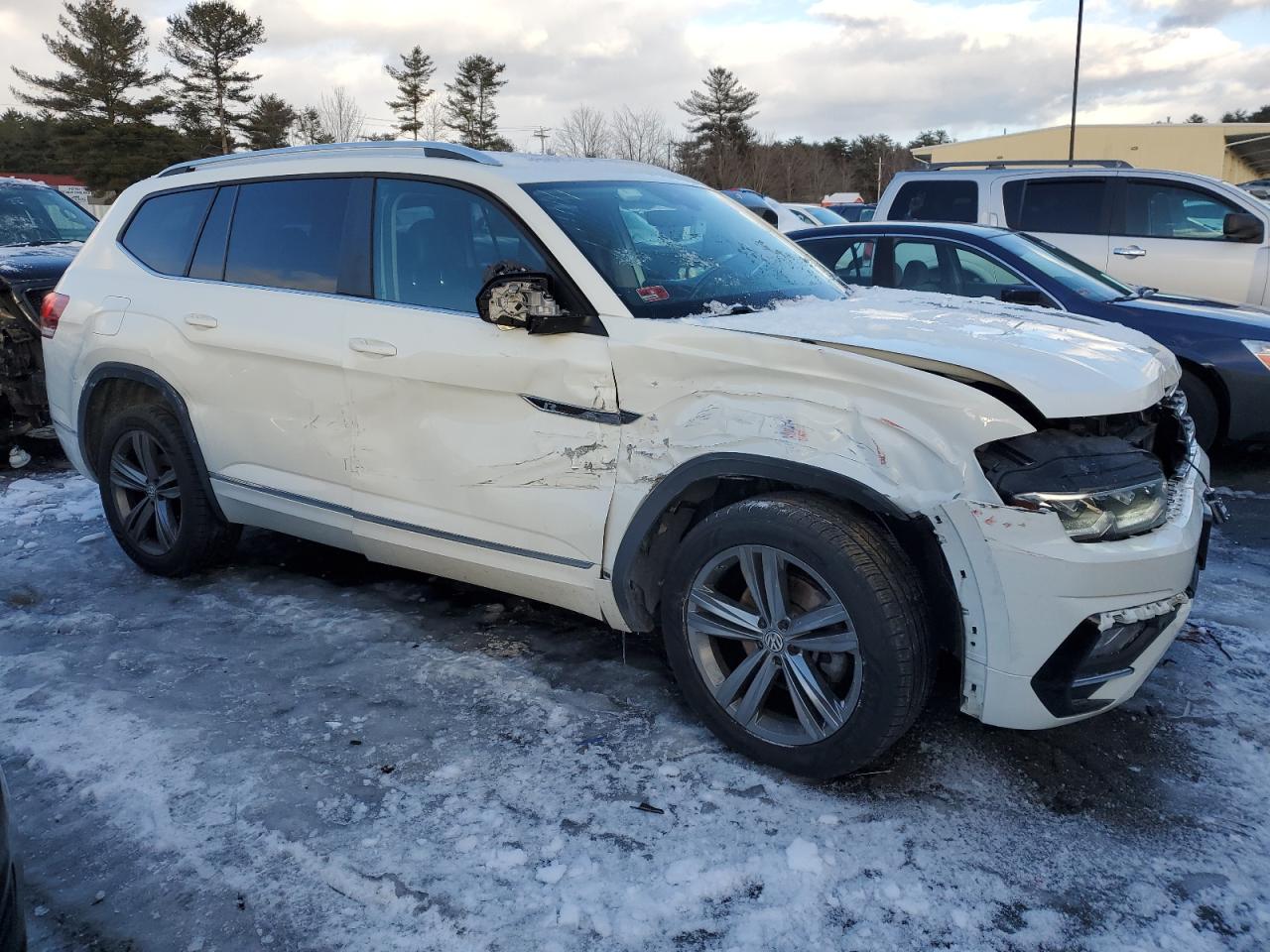 2019 Volkswagen Atlas VIN 1V2XR2CA0KC601249 Copart auction photo, front end / side damage thumbnail 4