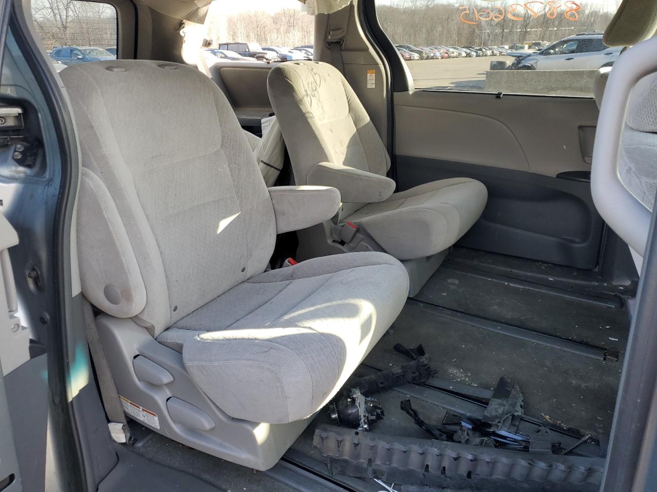 2015 Toyota Sienna VIN 5TDJK3DC5FS117020 Copart auction photo, front end / minor dent/scratches damage thumbnail 11
