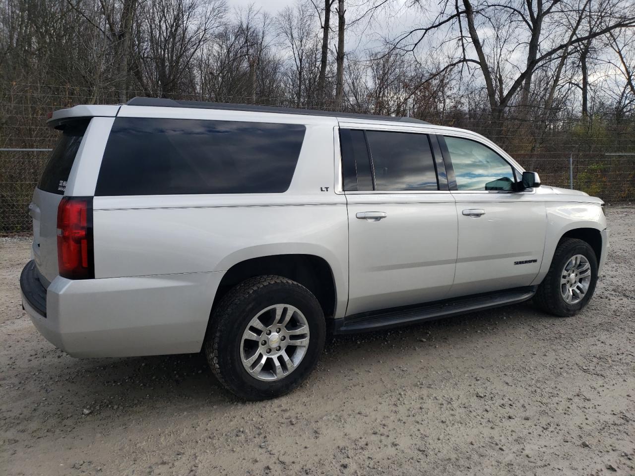 2017 Chevrolet Suburban VIN 1GNSKHKC5HR114258 Copart auction photo, front end / side damage thumbnail 3