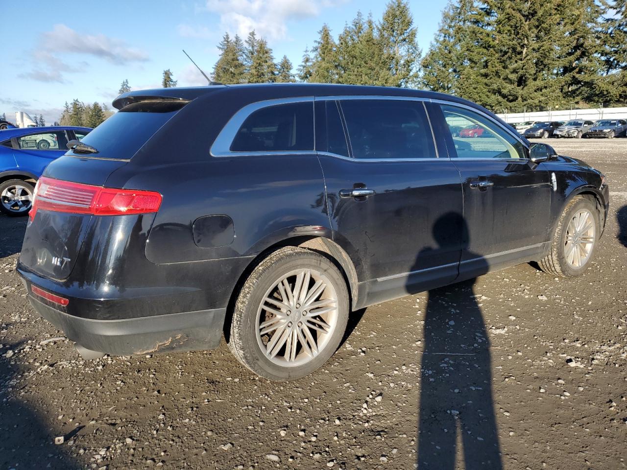 2019 Lincoln MKT VIN 2LMHJ5AT4KBL04035 Copart auction photo, front end damage thumbnail 3