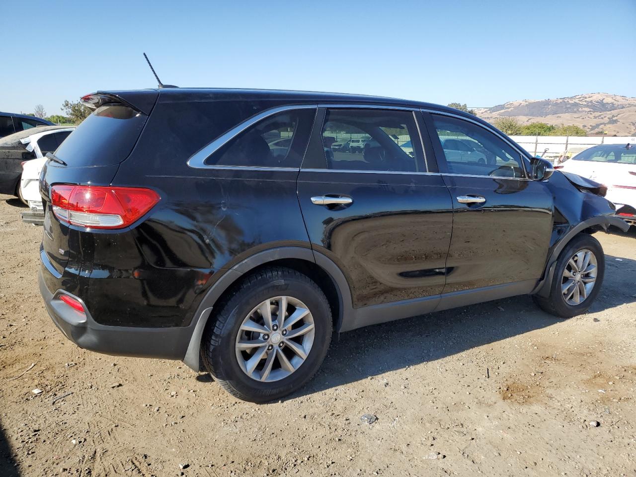 2017 KIA Sorento VIN 5XYPG4A31HG188382 Copart auction photo, front end damage thumbnail 3
