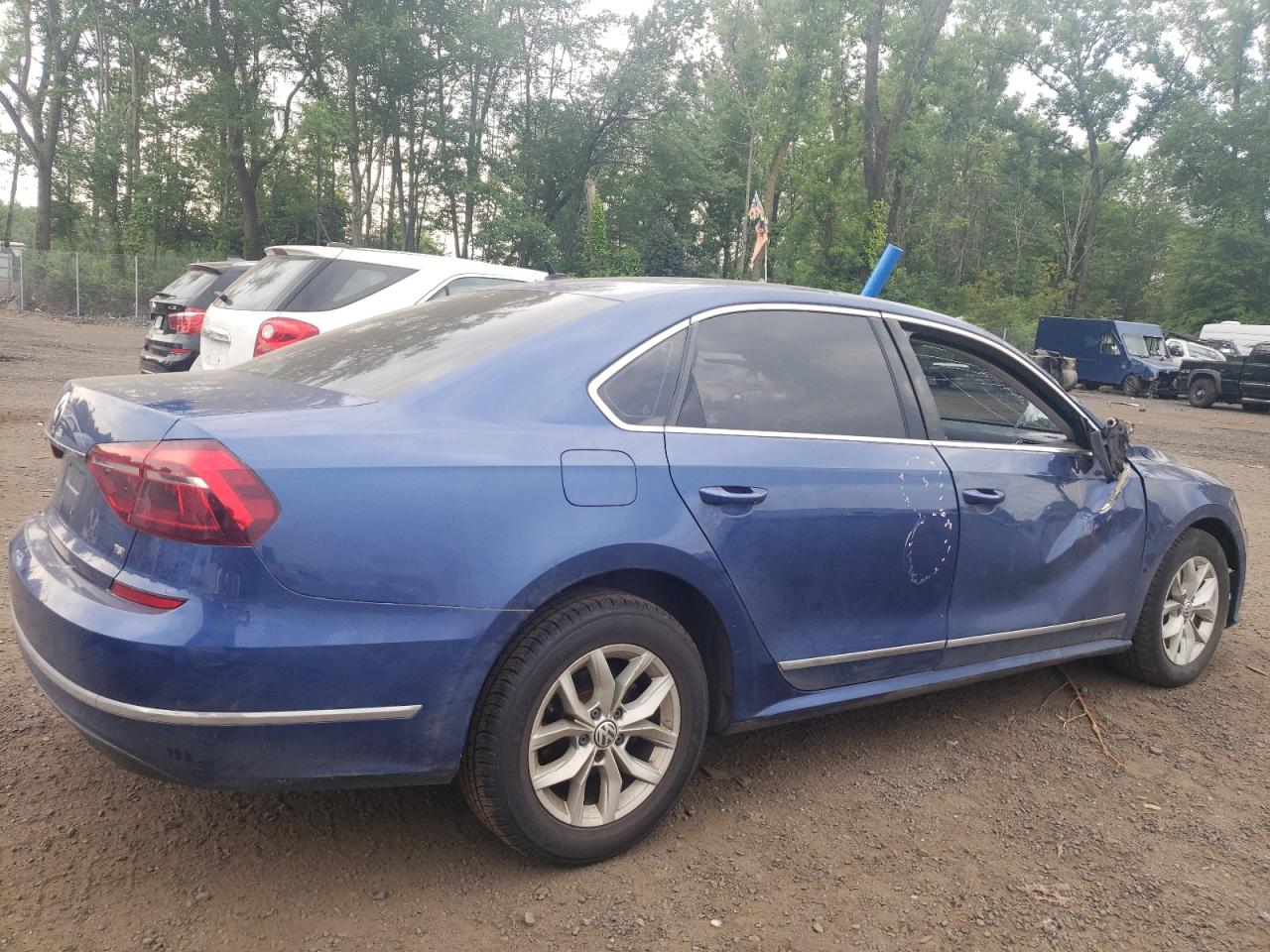 2017 Volkswagen Passat VIN 1VWAT7A3XHC046908 Copart auction photo, side / minor dent/scratches damage thumbnail 3