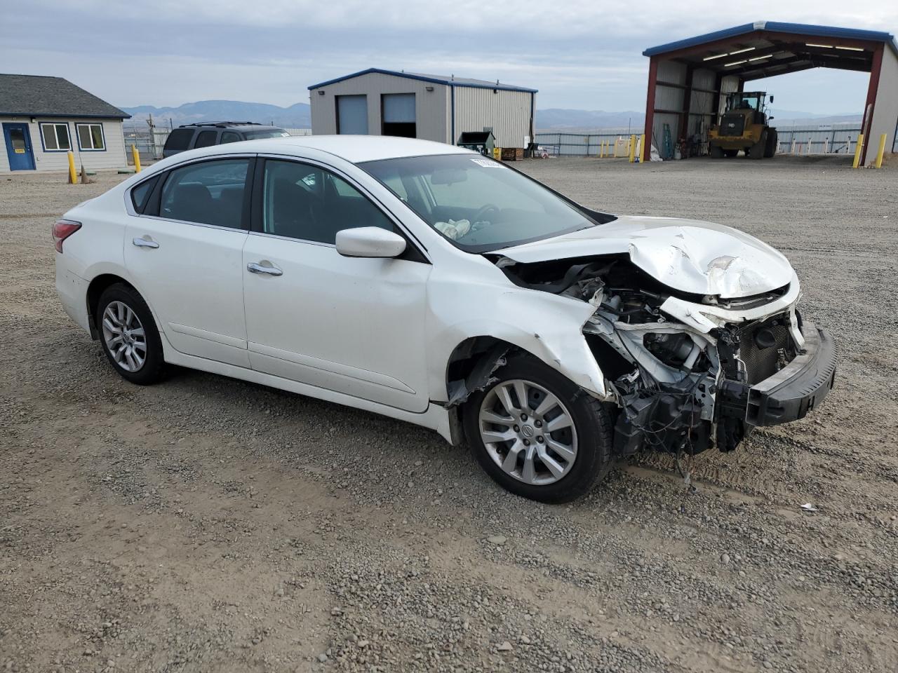 2015 Nissan Altima VIN 1N4AL3AP0FC575608 Copart auction photo, front end / minor dent/scratches damage thumbnail 4